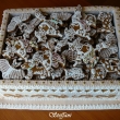 Pern�kov� kazeta na d�tskou p�rty s lineck�m cukrov�m a pern��ky.Pern�kov� podstava m��� 35cm,prostor na cukrov� 30cm........2010.....