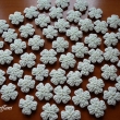 �ty�l�stky z pern�ku...mal�...3,5x3,5cm.....2010.......