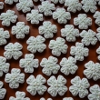 �ty�l�stky z pern�ku...mal�...3,5x3,5cm.....2010.......